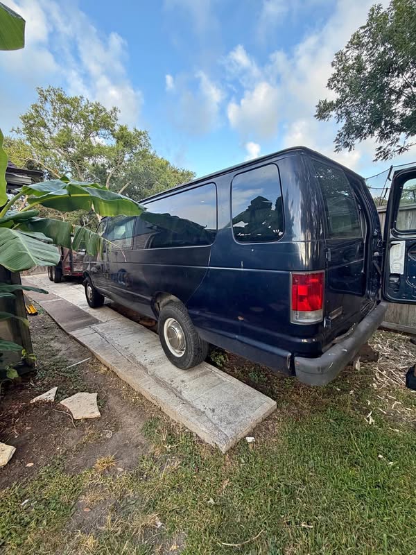 2003 Ford E350 Super Duty Cutaway - Van Cab-Chassis 2D