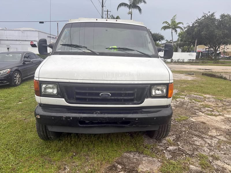 2007 Ford E350 Super Duty Cutaway - Van Cab-Chassis 2D