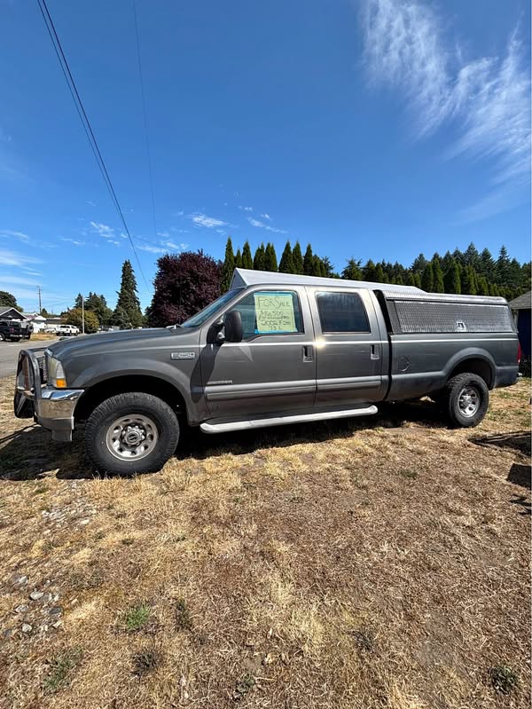 2002 Ford F250 Super Duty Crew Cab - Lariat Pickup 4D 8 ft