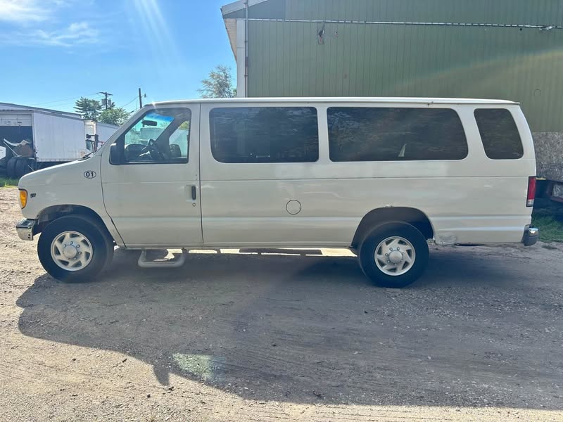 1999 Ford E350 Super Duty Passenger - XLT Extended Wagon 3D