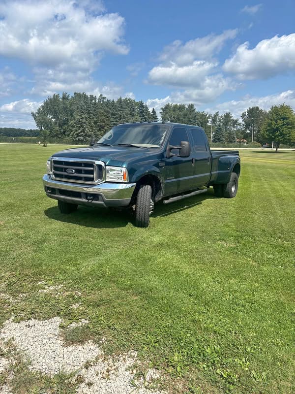 1999 Ford F350 Super Duty Crew Cab - XLT Pickup 4D 8 ft