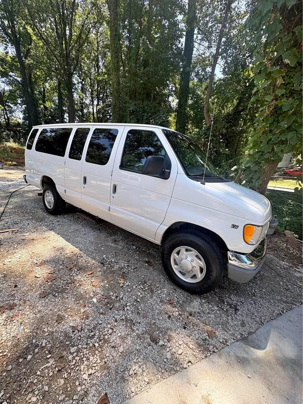 1999 Ford E350 Super Duty Passenger - XL Extended Van 3D