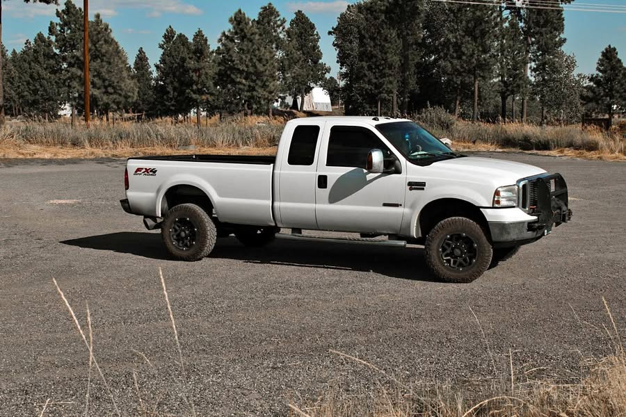2006 Ford F350 Super Duty Crew Cab Lariat Pickup 4D 8 ft