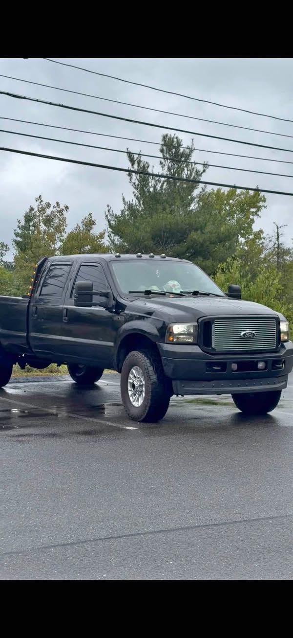 2006 Ford F350 Super Duty Crew Cab - Lariat Pickup 4D 8 ft