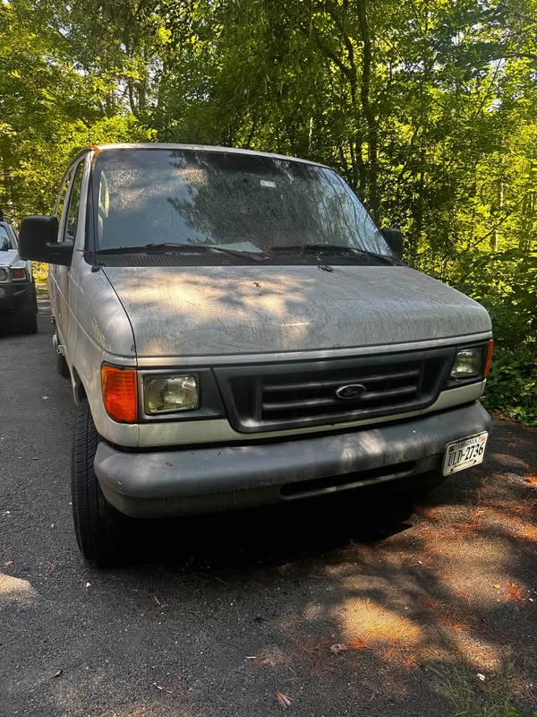 2007 Ford E350 Super Duty Passenger - XLT Van 3D