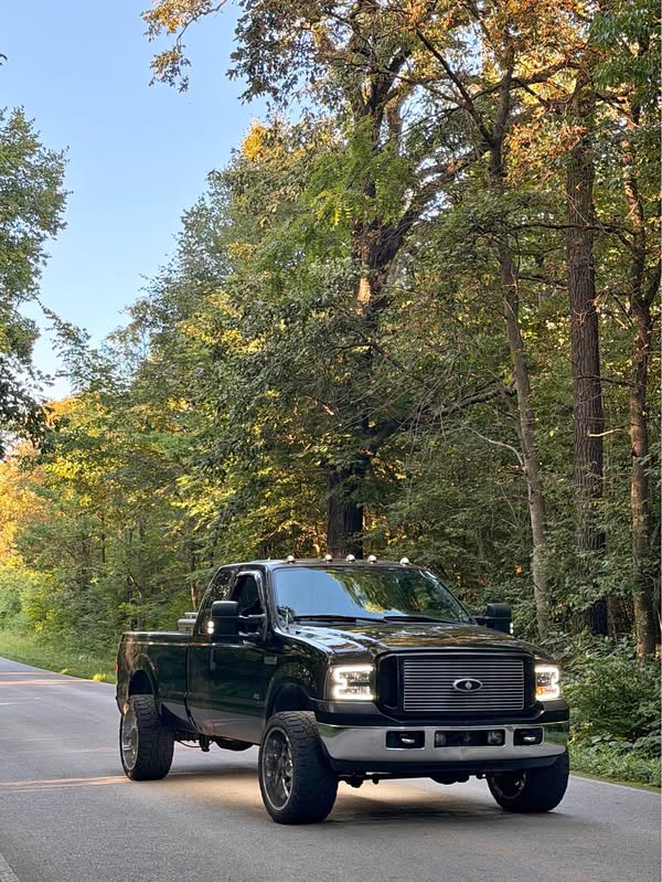 2007 Ford F250 Super Duty Crew Cab - Lariat Pickup 4D 8 ft