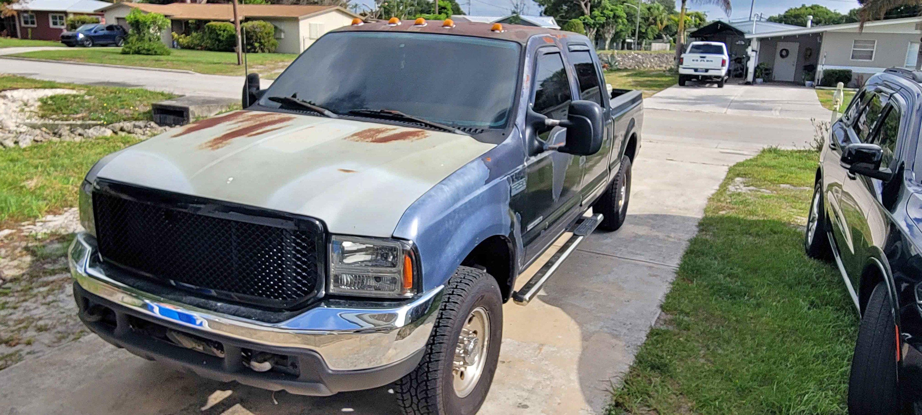 2000 Ford F250 Super Duty Crew Cab - Lariat Pickup 4D 8 ft