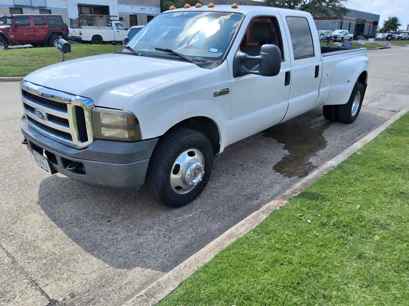 2007 Ford F350 Super Duty Crew Cab - XLT Pickup 4D 8 ft