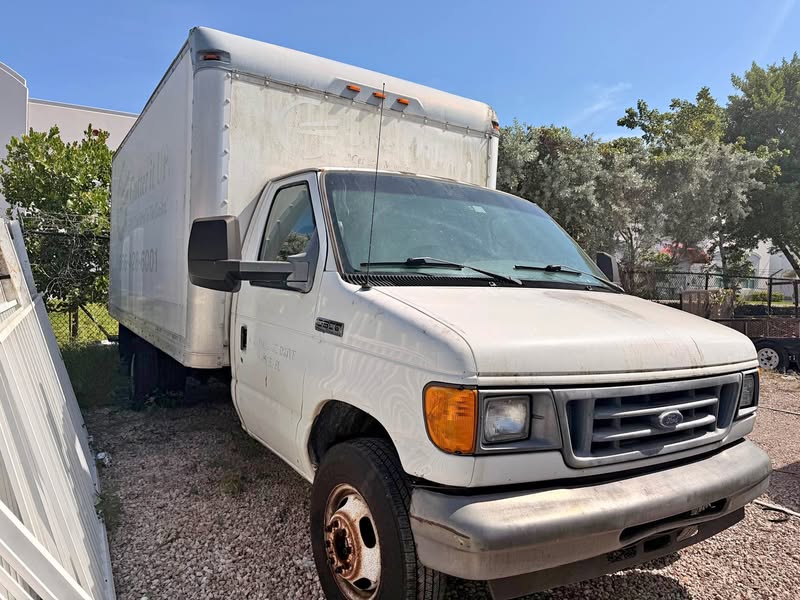 2006 Ford e-350 super duty w\/ 16\u2019 box