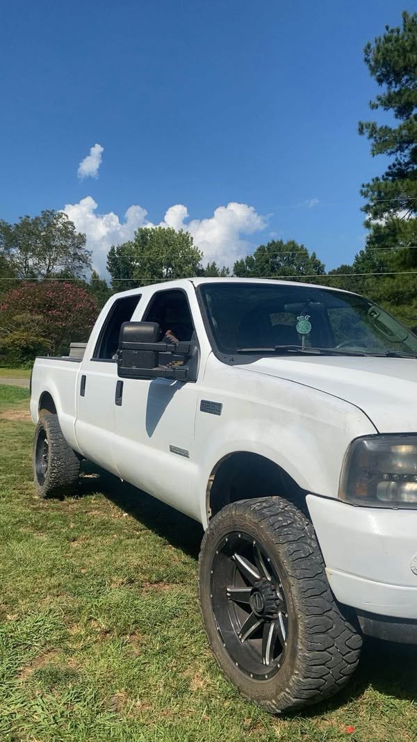 2004 Ford F350 Super Duty Crew Cab - Lariat Pickup 4D 6 3\/4 ft