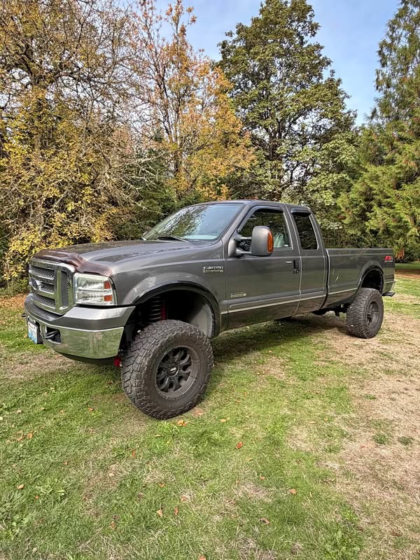 2005 Ford F350 Super Duty Super Cab - Lariat Pickup 4D 8 ft
