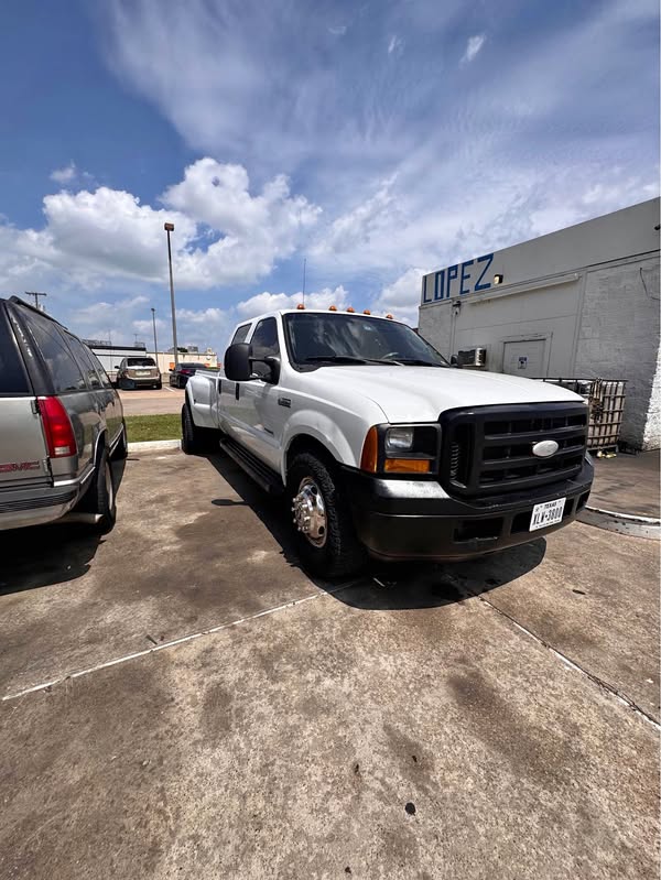 2007 Ford F350 Super Duty Crew Cab - XL Pickup 4D 8 ft