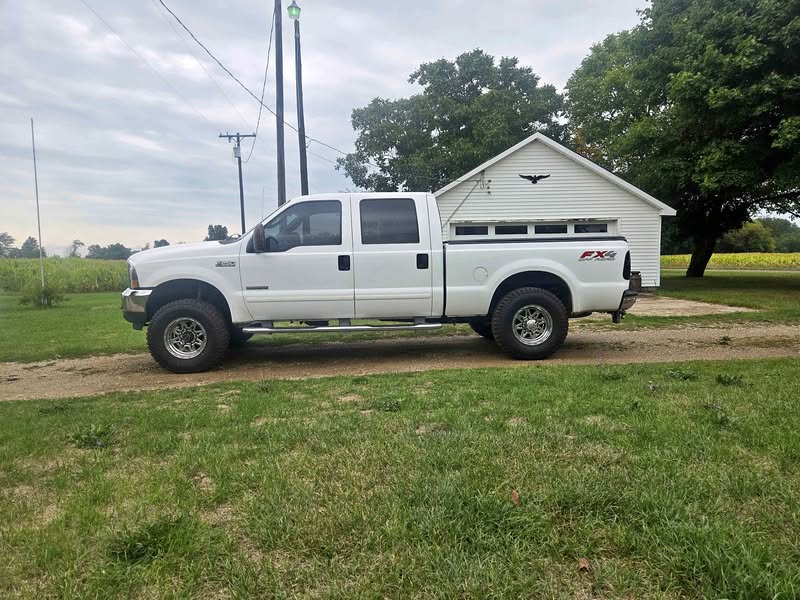 2003 Ford F250 Super Duty Crew Cab - Lariat Pickup 4D 6 3\/4 ft