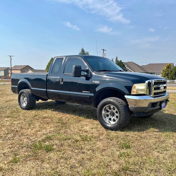 2002 Ford F250 Super Duty Super Cab - XLT Pickup 4D 8 ft