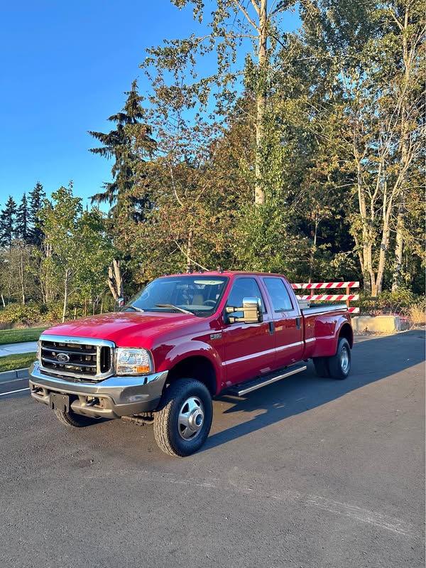 1999 Ford F350 Super Duty Crew Cab - XLT Pickup 4D 8 ft