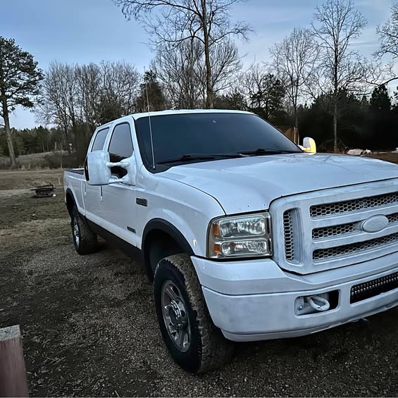2005 Ford F250 Super Duty Crew Cab - Lariat Pickup 4D 6 3\/4 ft