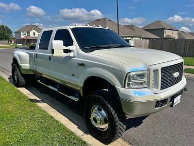 2006 Ford F250 Super Duty Crew Cab - Lariat Pickup 4D 8 ft