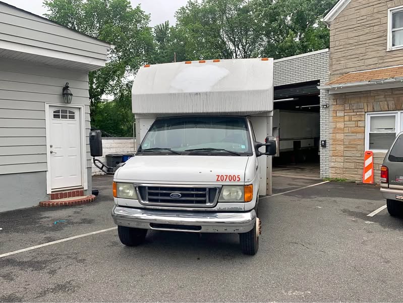 2007 Ford E350 Super Duty Cutaway