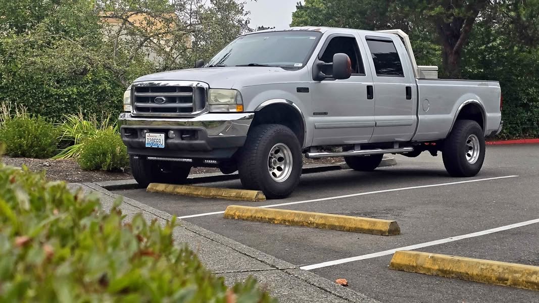 2003 Ford F350 Super Duty Crew Cab - XLT Pickup 4D 8 ft