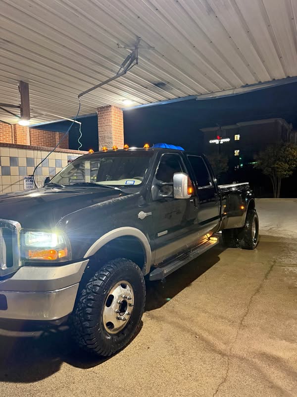 2006 Ford F350 Super Duty Crew Cab - King Ranch Pickup 4D 8 ft