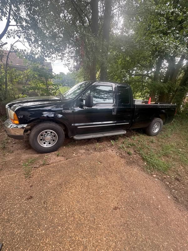 2000 Ford F-250 Super Duty Super Cab Long Bed with the 6.8L V10 engine