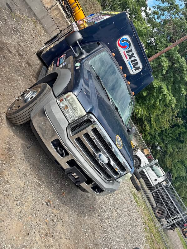 2005 Ford E450 Super Duty Cutaway - Black