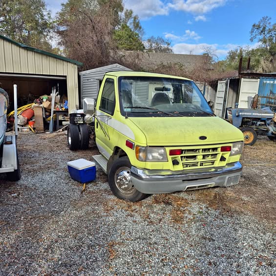 2000 Ford E350 Super Duty Cutaway - Cutaway Van 2D
