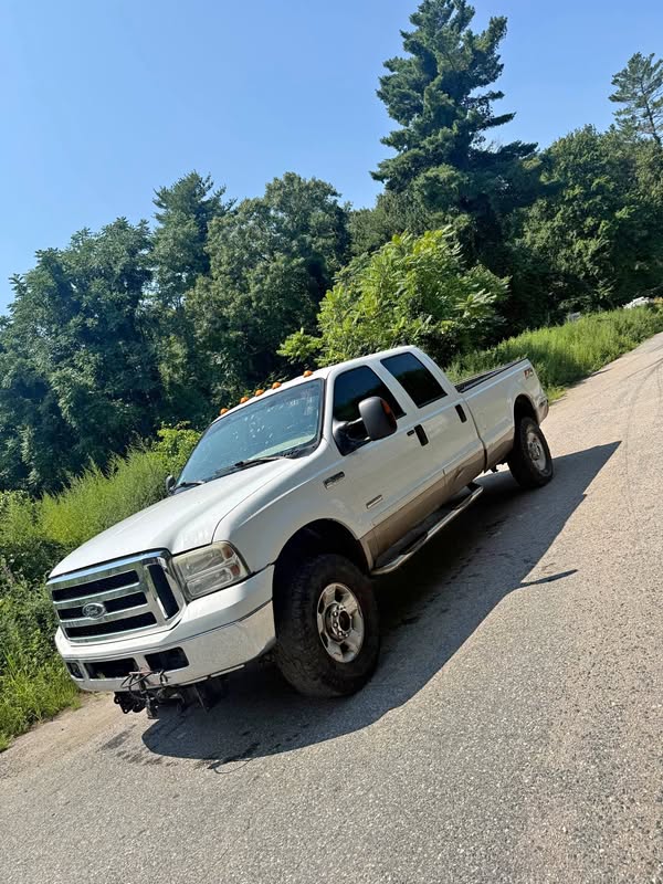 2007 Ford F350 Super Duty Crew Cab - XLT Pickup 4D 8 ft