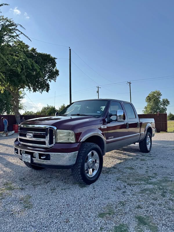 2006 Ford F250 Super Duty Crew Cab - Lariat