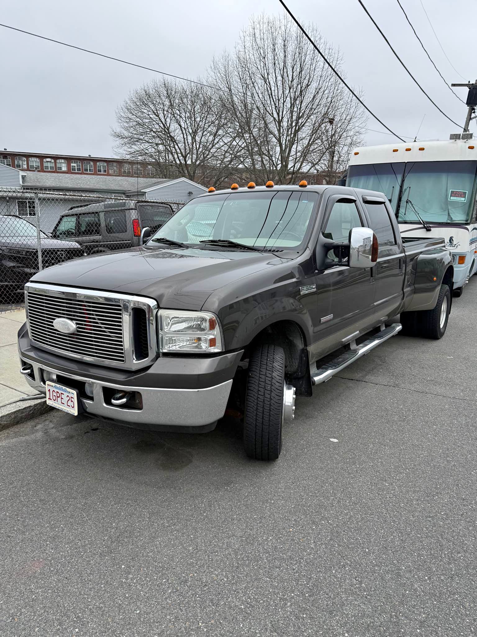 2007 Ford F350 Super Duty Crew Cab - Lariat Pickup 4D 8 ft