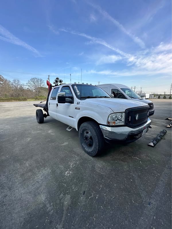 1999 Ford F350 Super Duty Crew Cab & Chassis - Lariat Cab & Chassis 4D