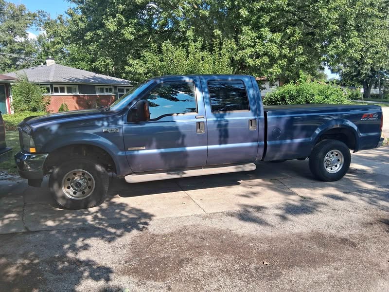 2004 Ford F250 Super Duty Crew Cab - XLT Pickup 4D 8 ft