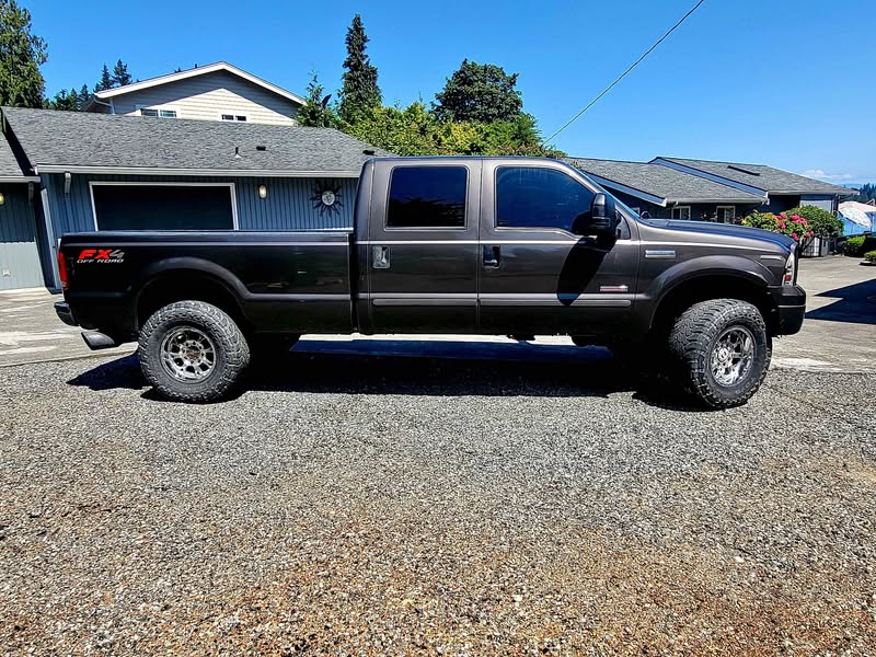 2005 Ford F350 Super Duty Crew Cab Lariat Pickup 4D 8 ft