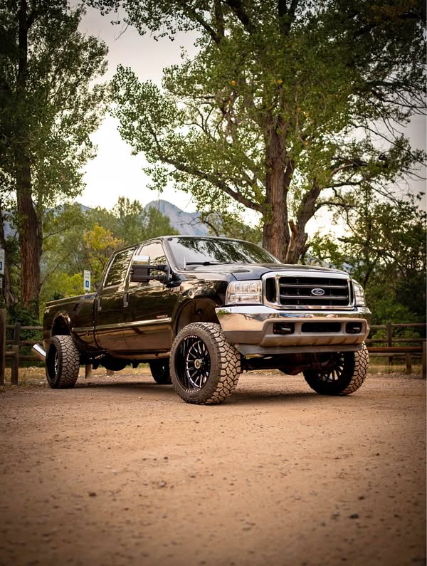 2000 Ford F350 Super Duty Crew Cab - XLT Pickup 4D 8 ft