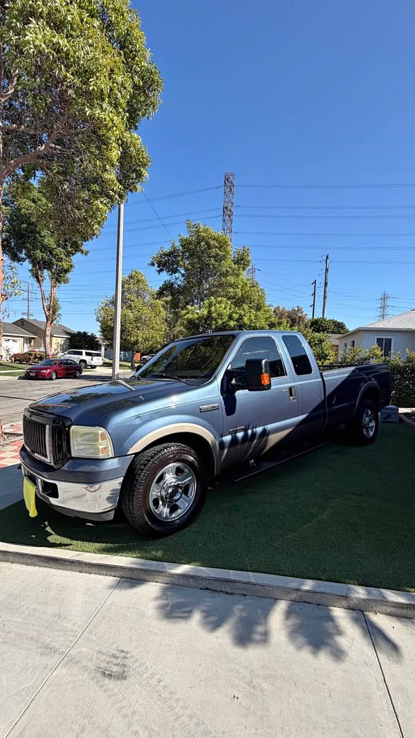 2007 Ford F250 Super Duty Crew Cab - Lariat Pickup 4D 8 ft