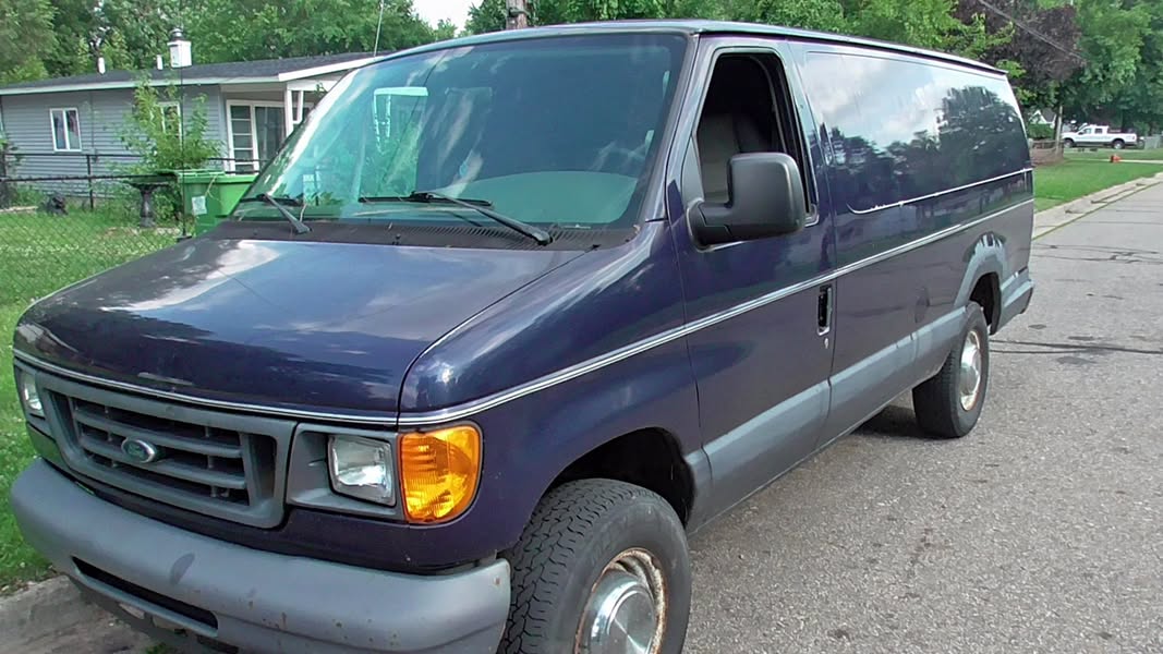 2006 Ford E350 Super Duty Cargo - Extended Van 3D