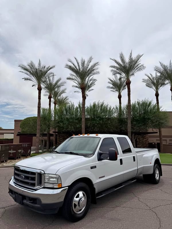 2003 Ford F350 Super Duty Crew Cab - XLT Pickup 4D 8 ft