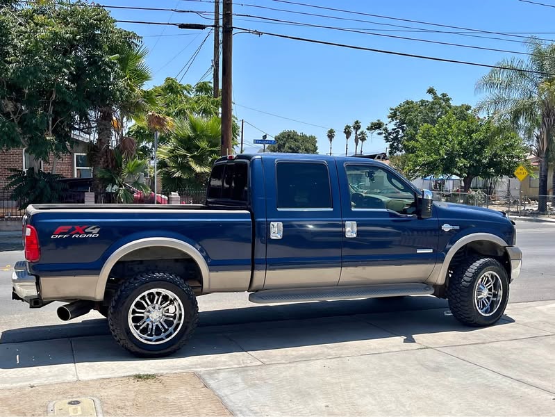 2006 Ford F350 Super Duty Crew Cab - King Ranch Pickup 4D 8 ft