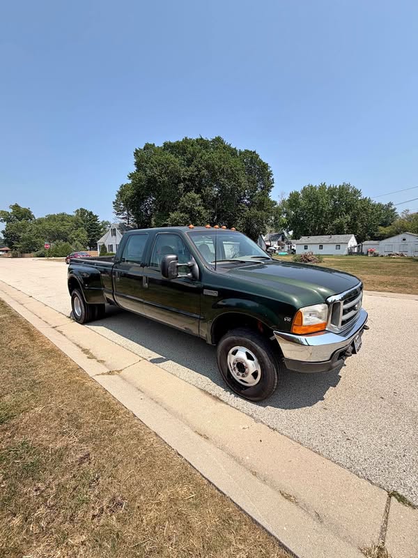 1999 Ford F350 Super Duty Crew Cab - Lariat Pickup 4D 8 ft