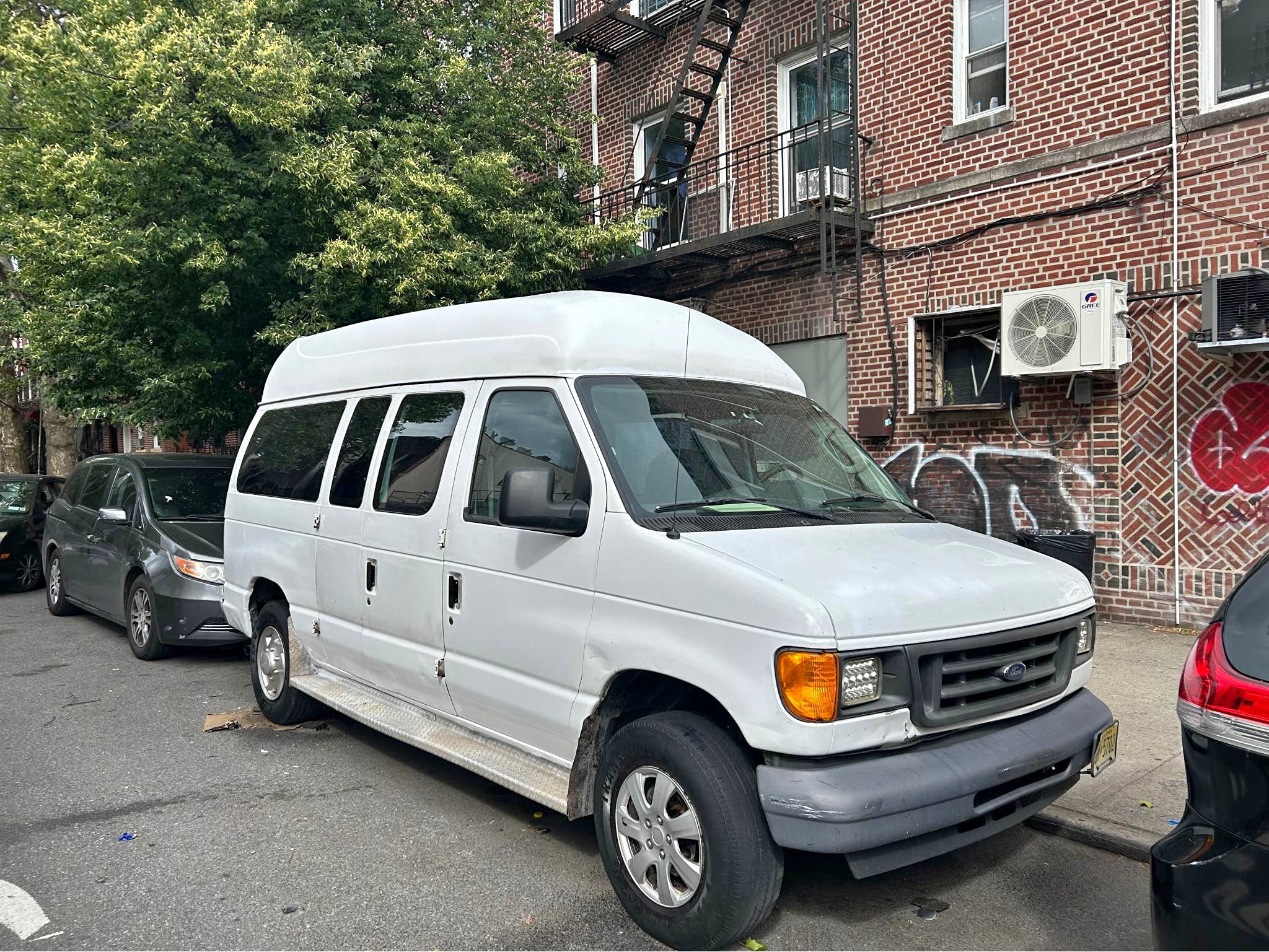2006 Ford E250 Super Duty Cargo - Van 3D