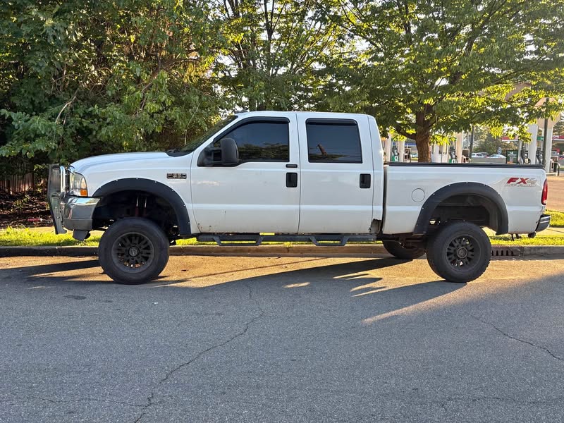 2004 Ford F250 Super Duty Crew Cab - Lariat Pickup 4D 8 ft