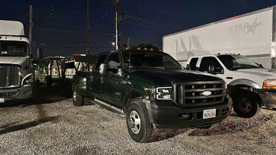 1999 Ford F350 Super Duty Crew Cab - XLT Pickup 4D 8 ft
