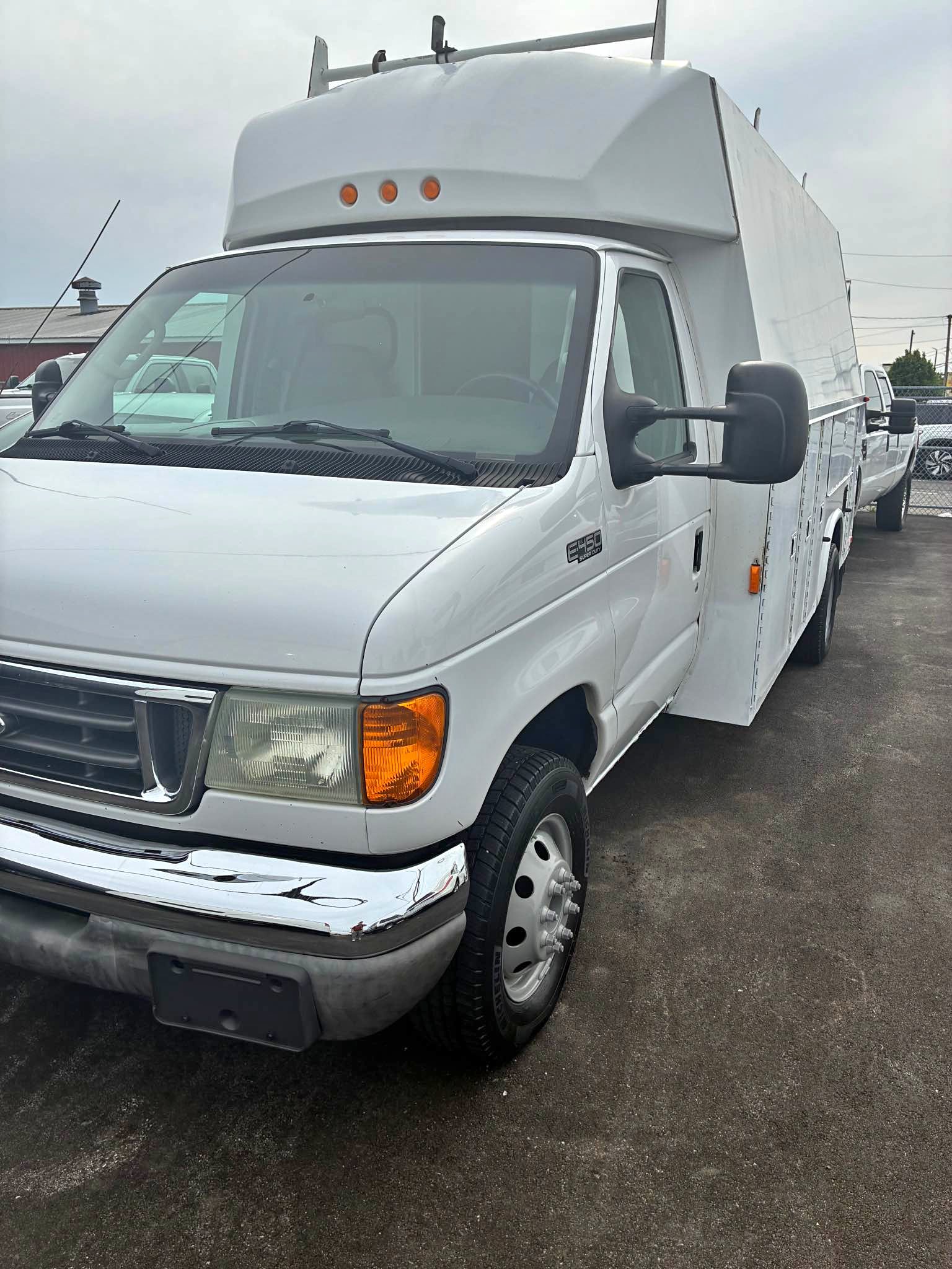 2004 Ford E450 Super Duty Cutaway