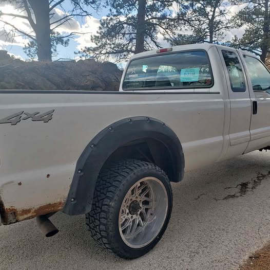 2001 Ford F250 Super Duty Crew Cab - Long Bed