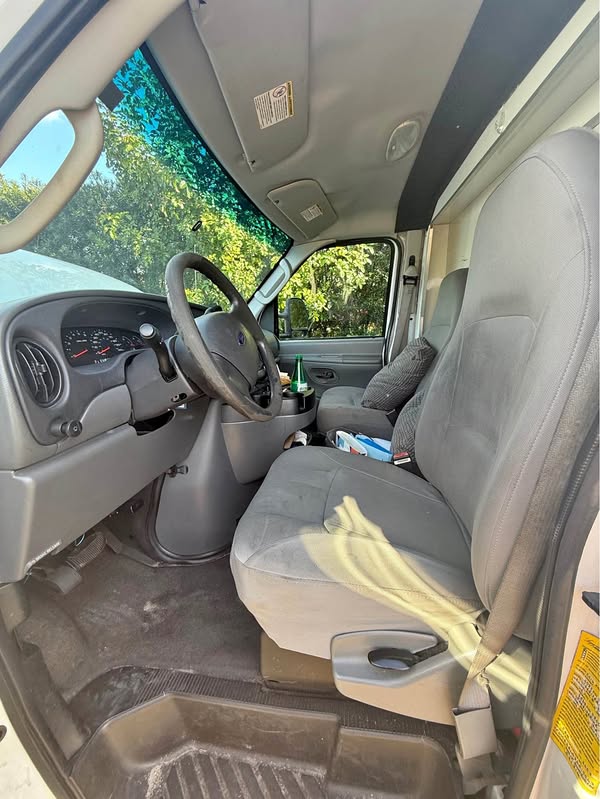 2007 Ford E350 Super Duty Passenger