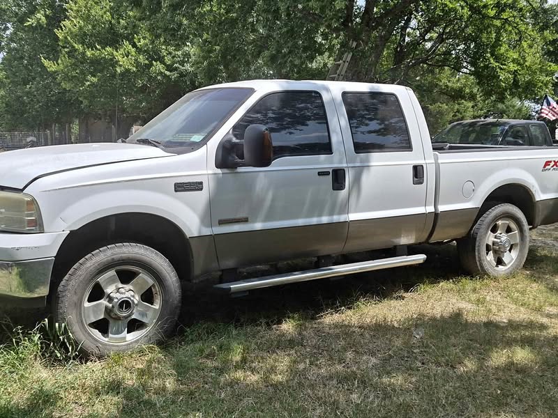 2004 Ford F250 Super Duty Crew Cab - Long Bed