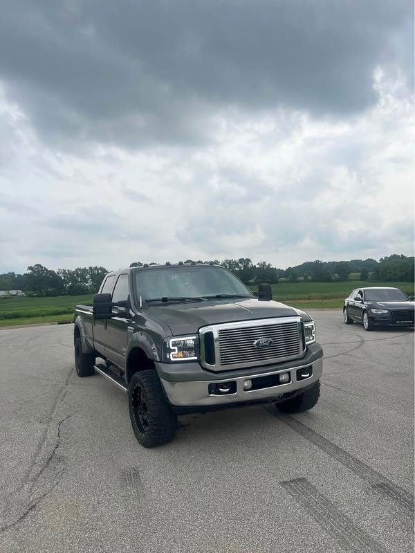 2006 Ford F250 Super Duty Crew Cab - Lariat Pickup 4D 8 ft