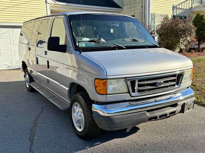 2007 Ford E350 Super Duty Passenger - XL Van 3D