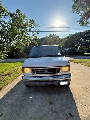 2006 Ford E350 Super Duty Passenger