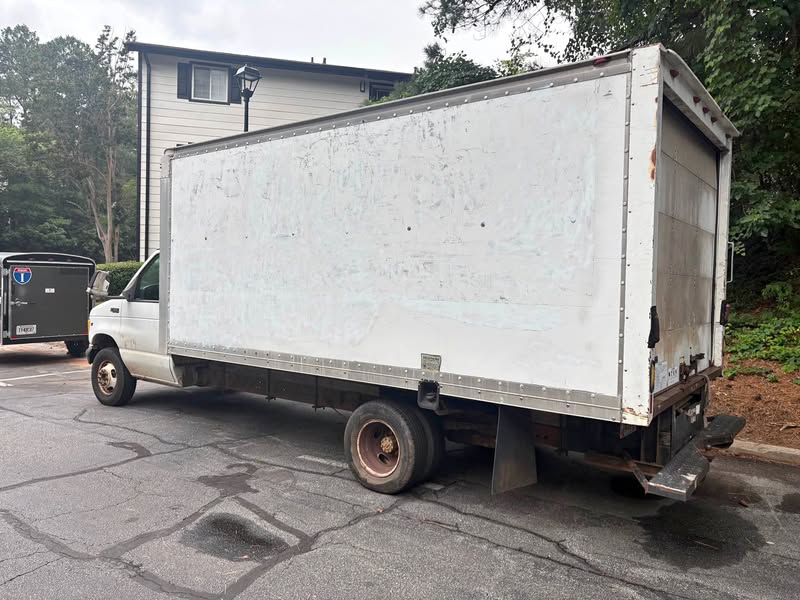 2002 Ford E350 Super Duty Cutaway - Cutaway Van 2D